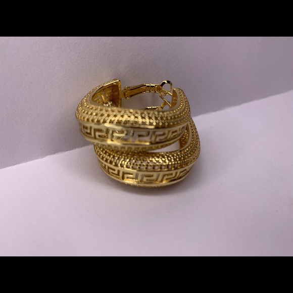 Triangle Shaped Earrings and Pendant Long Lasting Jewelry Set - Picture 13 of 15